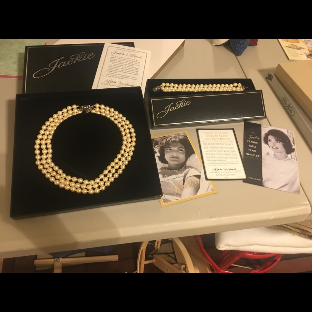 Jackie O triple rope pearl set